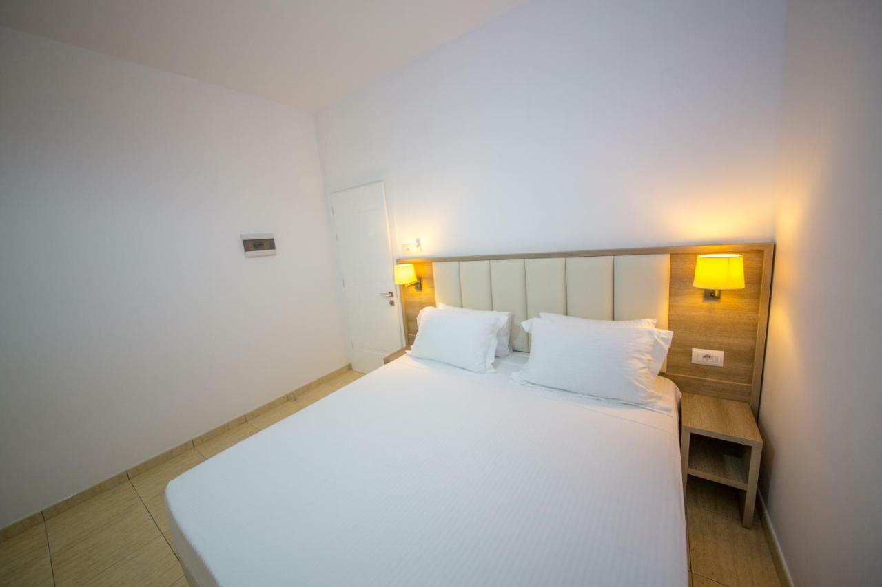 Hotel Alina Saranda